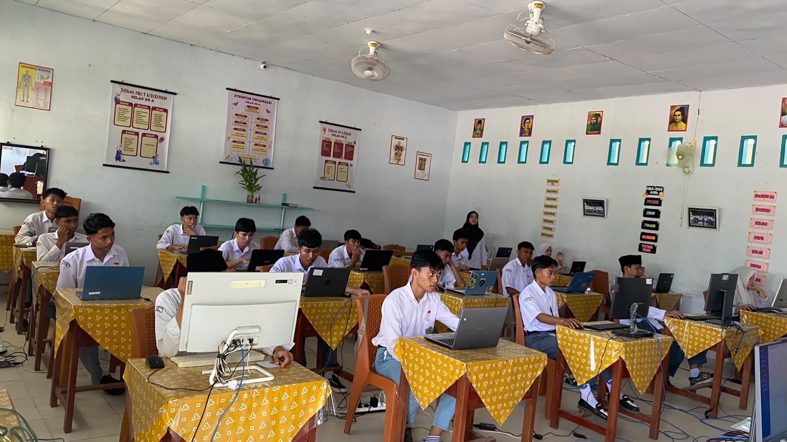 Kegiatan Pelaksanaan Geladi TKA Hari Pertama